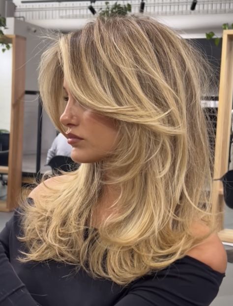 90s Haircuts Blowout, Brown Layers With Highlights, 90s Bombshell Layers, Blonde Highlights 90s Layers, Haircut Inspiration Layers, Layer Hair Ideas, Blonde Balayage 90s Blowout, Layered Highlighted Hair Medium, Strawberry Blonde Level 7