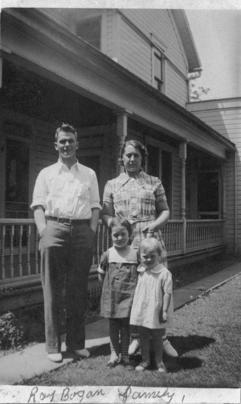 old family photos | Ray Bogan and family (1930s) Vintage Family Photos, Water Well Drilling, Vintage Housewife, Old Family Photos, Old Portraits, Vintage Couples, Brighton Beach, Business Photos, Black White Photos