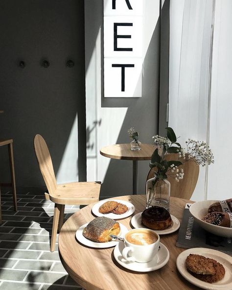 The new ARKET café in our Liverpool store at 91-92 Paradise Street. Photo by @mklyns. – Our menu is a modern and inclusive interpretation of the Swedish everyday meal, composed of vegetarian as well as entirely plant-based meals and pastries. All pastries are baked in store and based on Nordic organic grains and flours. ARKET’s coffees, served in the café and sold as whole beans, are seasonal single-origin blends from high-altitude farms in Ethiopia, Honduras and Peru. - 🔎Café #ARKET #ARKETcafe Nordic Cafe, Nordic Food, Cafe Aesthetic, New Nordic, Liverpool Street, Street Photo, Cafe Interior, Cafe Food, Plant Based Recipes