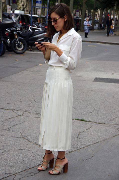 White Pleated Skirt Outfit, Outfit Ideas Work, White Skirt Outfits, Pleated Skirt Outfit, White Shirt Outfits, White Pleated Skirt, Working Women, All White Outfit, White Button Down Shirt