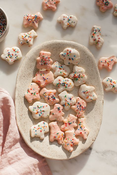 Homemade Animal Cookies Homemade Animal Crackers, Pastel Cupcakes, Homemade Crackers, Animal Cookies, Animal Crackers, Cozy Kitchen, Cookie Monster, Sweets Treats, Dessert Bars