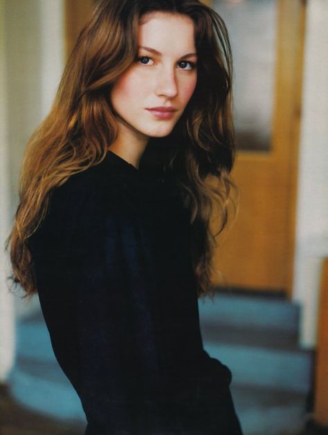 Gisele Bundchen Young, Gisele Bundchen Hair, 2000s Girl, Gisele Bündchen, Gisele Bundchen, Vogue Russia, Beauty Icons, Model Life, Yohji Yamamoto