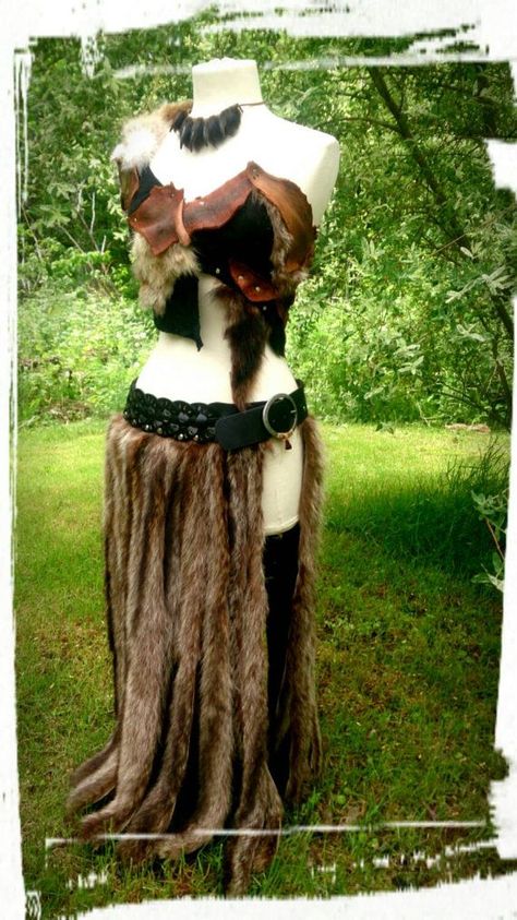 Barbarian Costume, Dragon Story, Long Leather Skirt, Game Of Thrones Costumes, Fur Skirt, Warrior Costume, Viking Costume, Rock Festival, Gra O Tron