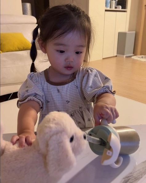 Korean Family Aesthetic, Korean Baby Girl, Ulzzang Kids, Cute Asian Babies, Korean Babies, Asian Kids, Foto Baby, Asian Babies, Future Mom