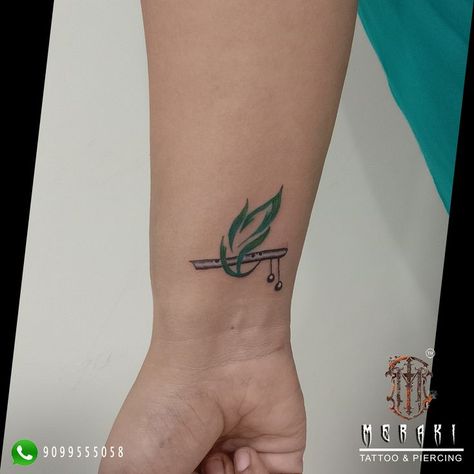 Flute with feather small color tattoo #color #colortattoo #flute #flutetattoo #feathers #feathertattoo #smallcolortattoo #smalltattoo #smalltattoodesign #lordkrishna #lordkrishnatattoo #merakitattooindia #merakitattooahmedabad #vastrapur #tattoostudio #tattooshopnearme #ahmedabad #gujarat #india Book your appointment for small color tattoo call/whatsapp : 9099555058 Small Color Tattoo, Flute Tattoo, Krishna Tattoo, Tattoo Design For Hand, Female Clothes Outfits, Lotus Tattoo Design, Henna Tattoo Designs Hand, Feather Tattoo Design, Krishna Flute