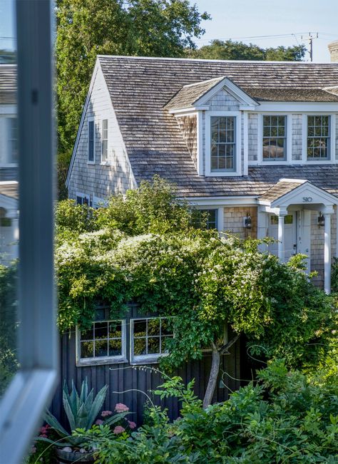 Wall Dormer, Cape Cod House Exterior, Florida Cottage, Stairway Lighting, Amazing Houses, Ranch Exterior, Stucco Homes, Cape Cod Style, Cedar Shingles