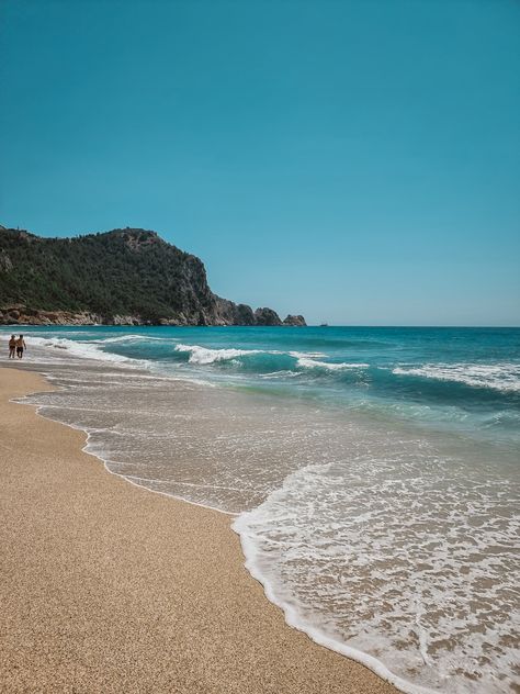 Turkey Beach, Turkey Places, Alanya Turkey, Istanbul Airport, Seascape Photography, Turkey Travel, Picnic Area, Travel Goals, Beach Aesthetic