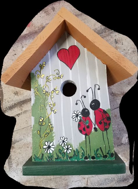 Ladybug bird house Painting Bird Houses, Birdhouse Painting Ideas, Bird Houses Ideas, Birdhouse Painting, Painted Birdhouses, Hand Painted Birdhouses, Birdhouse Craft, Bird Houses Ideas Diy, Book House