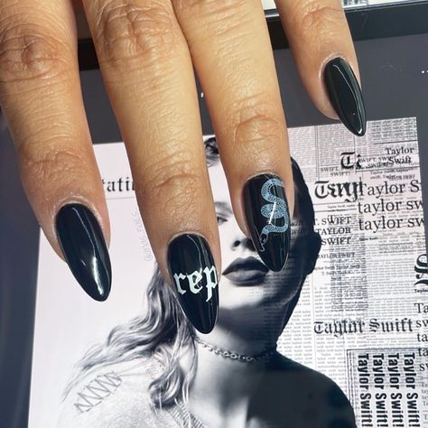 Taylor Swift Concert Nails Reputation, Reputation Taylor Swift Nail Art, Taylor Swift Reputation Nail Art, Taylor Swift Reputation Inspired Nails, Taylor Swift Concert Makeup Reputation, Reputation Themed Nails, Taylor Reputation Nails, Taylor Swift Nails Inspired Eras Tour Reputation, Nails For Eras Tour