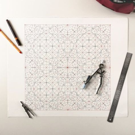 Islamic Geometric Pattern Tutorial, Modulo Art Pattern Ideas, Graph Paper Drawings Step By Step, Abstract Geometric Art Pattern Design Shape, Math Art Drawing, Drawing Geometric Patterns, Grid Paper Art, Islamic Patterns Geometric, Sacred Geometry Art Mandalas