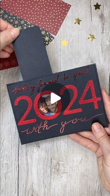 Katharina Tarta on Instagram: "So many of you asked for cards for your boy/girlfriend, so I thought I‘d make one you can give your Love for your new years celebration 😊 Hope you like it 😊♥️ Und an alle deutschsprachigen unter euch: Guten Rutsch euch allen! 😁 #greetingcards #cardmaking #giftforhim" New Years Celebration, Boy Girlfriend, Greeting Card Ideas, New Year Greeting Cards, New Year Designs, December 30, New Year Card, New Year Celebration, Christmas Card Ideas