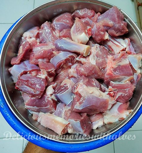 Mutton Kismoor / Muttonachi Kismour – Delicious memories with Alves Fernandes Tamarind Water, Goan Food, Eid Pics, Mutton Chops, Goan Recipes, Grated Coconut, Coriander Leaves, Coriander Seeds, Fennel Seeds