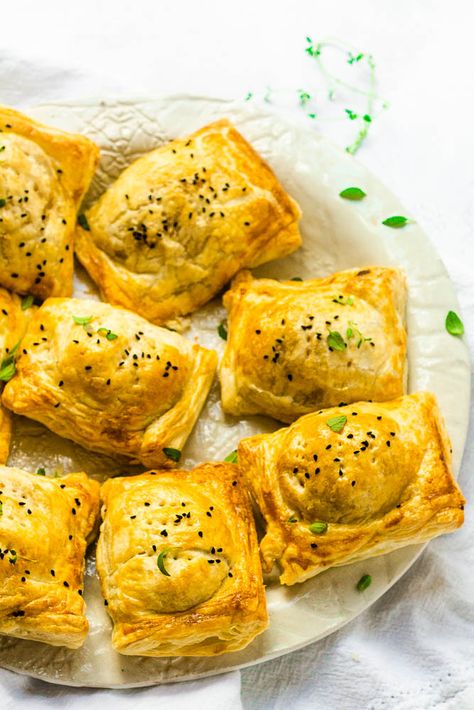 Sausage Roll Filling Recipe, Afternoon Tea Food Ideas Savoury, Fresh Finger Food, British Finger Food, Veggie Finger Food, Potato Pasties, Onion Puff Pastry, Puff Pastry Rolls, Pastry Rolls