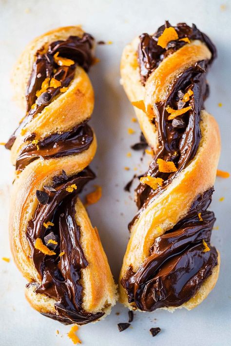 Chocolate and orange twists Chocolate Orange Bread, Candied Oranges, Chocolate Bread Recipe, Orange Sweet Rolls, Bread Twists, Chocolate And Orange, Sweet Roll Recipe, Chocolate Pairings, Chocolate Pastry