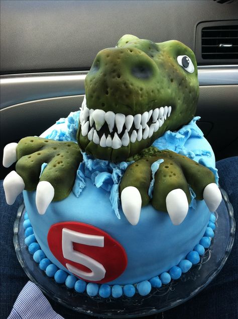 T Rex birthday cake T Rex Cake, Dino Cake, Dinosaur Birthday Cakes, Dinosaur Themed Birthday Party, Dino Birthday Party, Dinosaur Theme Party, Homemade Cake, Dinosaur Cake, A Birthday Cake