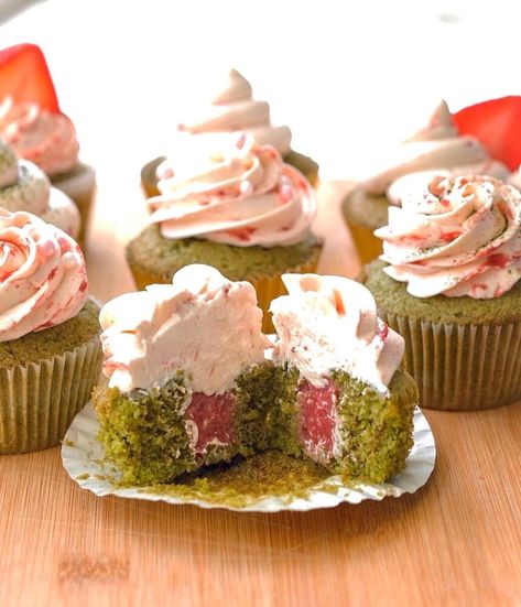 Strawberry Matcha Cupcakes, Cupcake Flavours, Strawberry Filled Cupcakes, Matcha Cupcakes, Matcha Strawberry, Strawberry Matcha, Electric Hand Mixer, Cupcake Cake Designs, Strawberry Buttercream