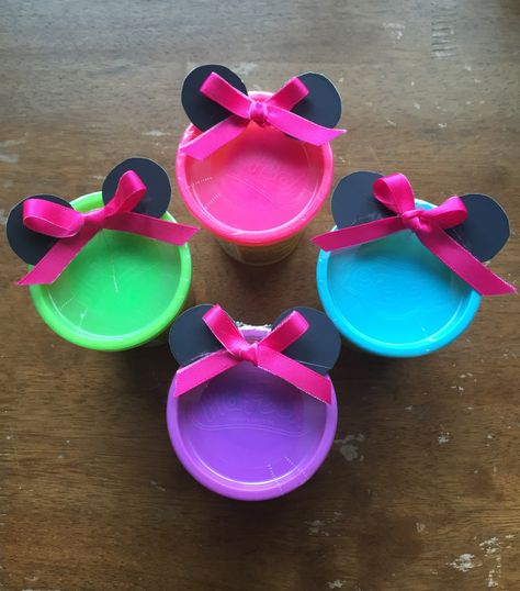 Dollar DIY Birthday Party Favors – Minnie Mouse and Knights – Our Little Ways Diy Birthday Party Favors, Minnie Mouse Party Favor, Mouse Diy, Dollar Diy, Twodles Birthday, Minnie Mouse Birthday Party Decorations, Minnie Mouse First Birthday, Minnie Y Mickey Mouse, Minnie Mouse Invitations