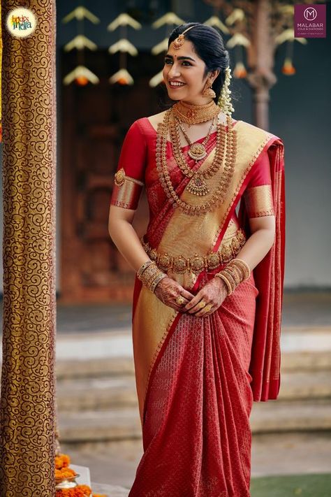 70 Red Silk Saree and Blouse Designs For Wedding - Candy Crow Kerala Jewellery Traditional, Bridal Jewellery Indian South, South Indian Look Saree, Indian Wedding Saree For Bride, Kerala Bride Jewellery, Marriage Sarees Indian Weddings, Kanjeevaram Sarees Wedding, Wedding Saree Kerala, Saree Bridal Look