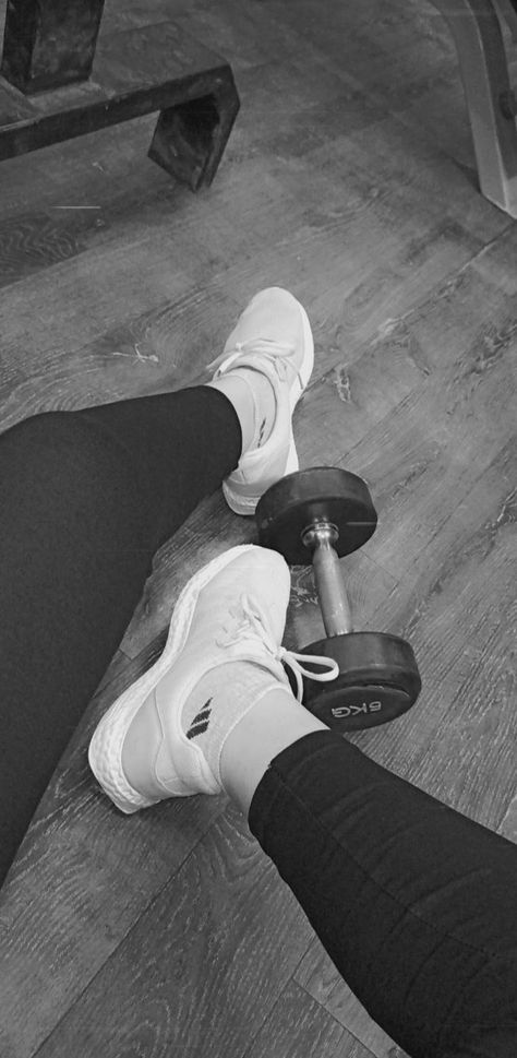 Gym Women Pictures, Sport Aesthetic Gym, Gym Woman Aesthetic, Gym Pictures Ideas, Gym Photography Women, Sport Snap, Gym Pic, Workout Pics, Gym Photography