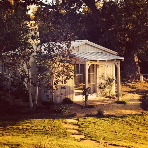 Image 11 Farm Guest House, Brooke Giannetti, Patina Farm, Simple Cottage, Cottage Bungalow, Patina Style, Los Angeles Interior Design, Beautiful Farm, Cottage Cabin