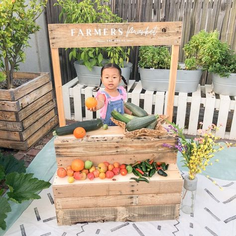 Farmers Market Play Area, Kids Farmers Market Stand, Play Fruit Stand, Diy Produce Stand Roadside, Wooden Crate Dramatic Play, Wood Crate Lemonade Stand, Kids Farmers Market, Lemonade Stand Sign, Farmers Market Birthday Party