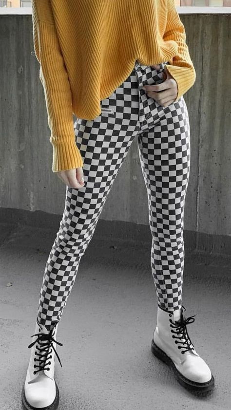 Checkered Leggings Outfit, Checkered Pants Women, Checkered Outfit Women, Checkered Clothing, Checkered Pants Outfit, Checkered Clothes, Houndstooth Outfit, Checkered Outfit, Wind Rose