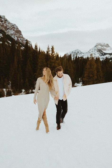 An Intimate Bozeman Montana Winter Engagement Session Bozeman Montana Winter, December Engagement Pictures, Proposal Pics, Engagement Photo Shoot Outfits, Outdoor Engagement Pictures, Snowy Engagement Photos, Couple Photography Winter, Winter Engagement Photos Outfits, Snow Engagement Photos