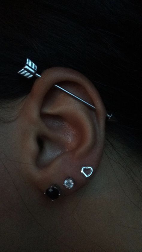 Cute combo #piercings #ear # industrialbar #triplelobe #heart #arrow #cute #girly Ear Piercing Full Ear, Arrow Piercing Ears, Arrow Ear Piercing, Ear Piercings Arrow, Piercing Combos, Alt Piercings, Earing Inspiration, Bar Ear Piercing, Full Ear Piercings