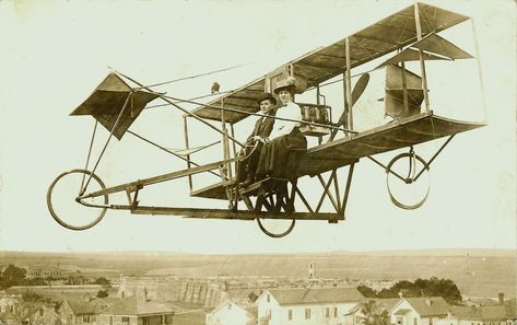 Wonderful flying machine Aeroplane Flying, Struck By Lightning, Flying Machine, Airplane Art, Aircraft Photos, Aviation Industry, Mode Of Transport, Aviation History, Vintage Aircraft