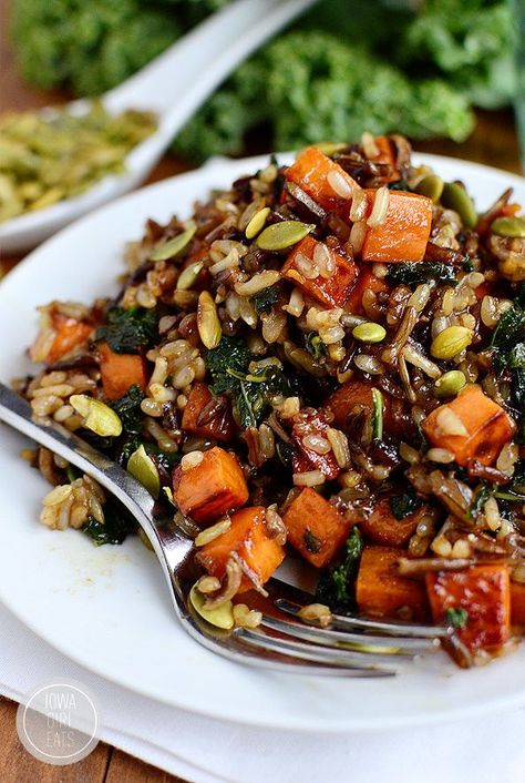 veggie side dish Sauted Onion, Sweet Potato And Kale, Salad Kale, Sweet Potato Kale, Lunch Bowl, Wild Rice, Meatless Meals, Veggie Dishes, Vegan Eating