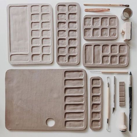 Diy Paint Pallet, Paint Palette Ceramic, Ceramic Paint Pallet, Carving Paint, Painting Pallets, Ceramic Paint Palette, Paint Pallets, Ceramic Palette, Paint Making