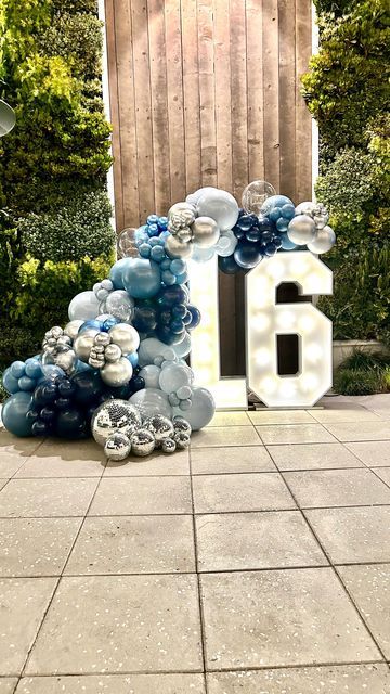 Sulma Pineda on Instagram: "Give me all the blues ! This color combo , the bubble balloons , the disco balls ! Yes......!!Thank you to our dear client for trusting us in bringing her vision together. Thank you @hartandmainevents for having us again ! One our favorite venues ♥️#sweetsixteen #sweet16 #sixteencandles #birthdaygirl #ballloongarland #marqueenumbers #balloonarch #birthdaygirl #birthdayballoons" Sweet 16 Balloon Decorations Blue, Sweet Sixteen Light Blue Theme, 18th Birthday Party Color Schemes, Light Blue And Silver Sweet 16, Sweet Sixteen Party Color Schemes, White And Blue Theme Party, Sweet Sixteen Blue Theme, Sweet 16 Color Schemes Blue, Sweet 16 Party Ideas Blue And White