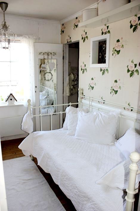 white iron daybed,  vintage large white floral wallpaper White Metal Daybed, Daybed Vintage, Iron Daybed, Daybed Ideas, White Floral Wallpaper, Black Daybed, Daybed Room, Antique Iron Beds, Iron Beds