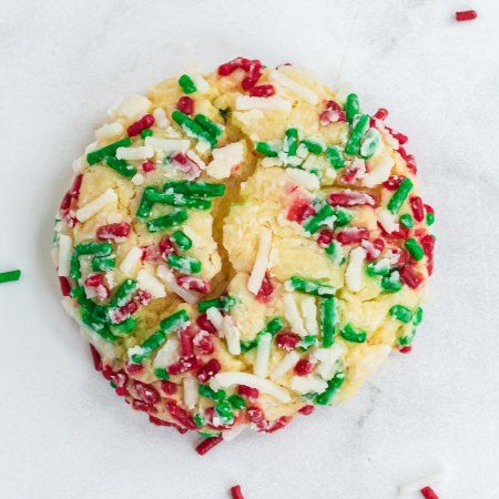 Ooey Gooey Christmas Cookies - Balancing Motherhood Gooey Christmas Cookies, Butter Christmas Cookies, Ooey Gooey Butter Cookies, Gooey Butter Cookies, Gooey Cookies, Strawberry Cake Mix, Christmas Recipes Appetizers, Hot Chocolate Cookies, Cooking At Home