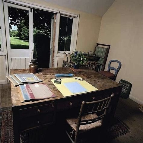 Virginia Woolf, novelist. | 40 Inspiring Workspaces Of The Famously Creative I could be creative in there Writing Studio, Writers Desk, Room Of One's Own, Willem De Kooning, Bernard Shaw, Workspace Inspiration, Writing Space, Charles Darwin, Virginia Woolf