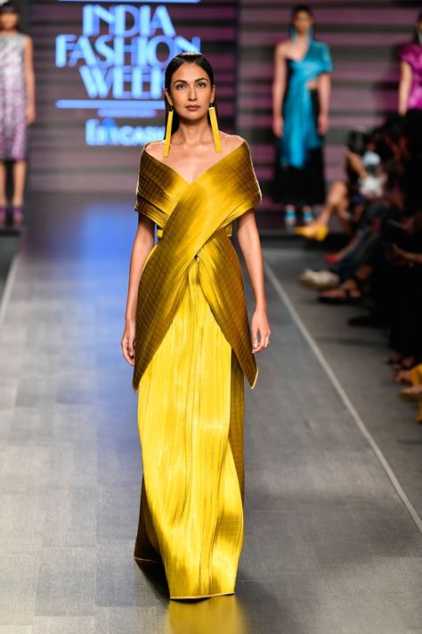 Rimzim Dadu, Make Up India, India Fashion Week, Fashion Corner, Vogue India, Lakme Fashion Week, Stylish Sarees, Couture Week, Reception Dress