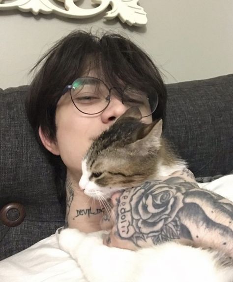 Men With Cats, Male Profile, Cute Asian Guys, Sleeves Clothing, Aesthetic Guys, Self Design, Design Fabric, Pose Reference Photo, Attractive People