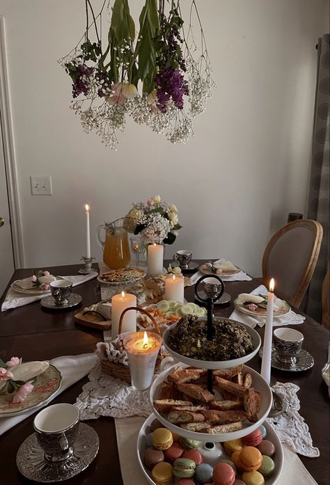 Midnight Tea Party, Goth Bday Party Ideas, Moody Tea Party, Dark Academia Dinner Party, Dark Tea Party Aesthetic, Tablescapes Birthday, Dark Tea Party, Witch Tea Party, Dark Academia Food