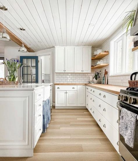 Farmhouse Kitchen Butcher Block, Trendy Farmhouse Kitchen, Shiplap Ceiling, Butcher Block Kitchen, Farmhouse Kitchen Island, White Kitchen Island, Kitchen Ceiling, Style Cottage, Grey Kitchens