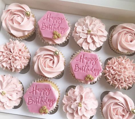 White Birthday Cupcakes, Birthday Cupcakes Aesthetic, Cupcakes For Women, Pink Birthday Cupcakes, Baby Pink Birthday, Pink And White Birthday, Cupcakes Aesthetic, Birthday Cupcakes For Women, Baat Pakki