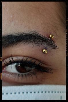 Elegant Eyebrow Piercing, Eyebrow Piercing Diamond, Eyebrow Piercing Gold, Gold Facial Piercings, Dainty Eyebrow Piercing, Small Eyebrow Piercing, Gold Face Piercings, Gold Eyebrow Piercing, Eyebrow Piercing Girl