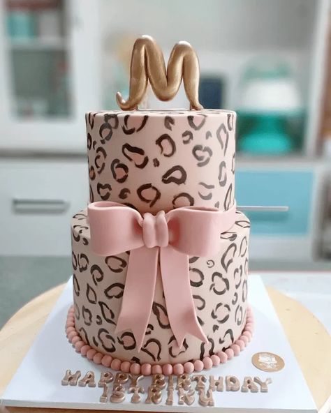 Leopard Cake Design Images (Leopard Birthday Cake Ideas) Leopard First Birthday Party, Leopard Birthday Party Ideas, Leopard Birthday Cake, Cheetah Birthday Cakes, Cheetah Print Cakes, Leopard Birthday Parties, Cheetah Birthday Party, Cheetah Cakes, Leopard Cake