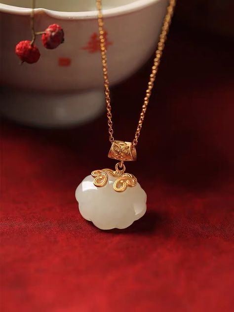 Elegant Jade Necklace With Gemstone, Luxury Traditional Jade Jewelry, Koi Necklace, Jade Jewelry Chinese, Luxury Jade Amulet Jewelry, Chinese Jade Pendant, Gem Necklace, Jade Necklace, Jade Jewelry