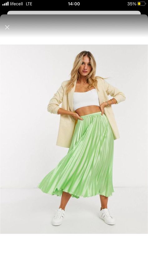 Green Long Skirt Outfit, Green Pleated Skirt Outfit, Green Long Skirt, Long Skirt Outfit, Lime Green Skirt, Long Green Skirt, Style Vert, Green Pleated Skirt, Crochet Maxi Skirt