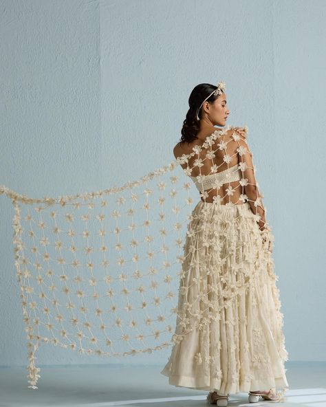 Moon dupatta is inspired by the traditional “phoolon ki chaddar”! Hundreds of white flowers are joined with pearls to create this valence that testifies our love for handmade🫶 Hope you like it as much as we loved making it. www.diariesofnomad.com #flowerdupatta #whiteflowers #diariesofnomad #phoolonkichaadar #handmadeflowers Pearl Dupatta Designs, Flower Chaddar For Bride, Flower Dupatta For Bride, Flower Dupatta, Photos Recreate, Marriage Design, Lehenga Designs Simple, Backless Blouse Designs, Traditional Indian Outfits