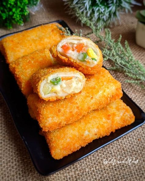 Resep Risoles Ragout Sayur dari @wawawiati. Secukupnya terigu dilarutkan dg air, tingkat kekental Ragout Recipe, Resep Makanan Beku, Savory Dessert, Recipes Snacks, Traditional Cakes, Food Recepie, Cooking Recipe, Savory Snacks, Design Aesthetic