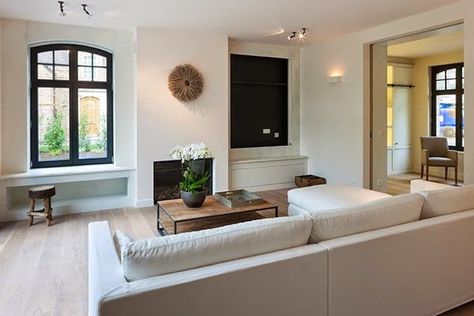 Love black cube area, for potential bookcase(?), contrast Belgian Pearls, Modern Country Living, All White Room, Belgian Style, Homes Interior, Luxury Living Room Design, Interiors Dream, Black Windows, Minimal Home