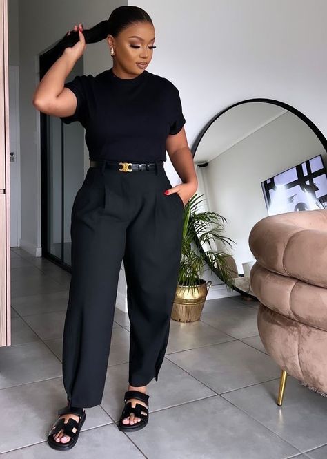 Summer City Work Outfits, Over 30s Fashion Outfit Ideas, Casual Chic Style Plus Size, Plus Size Work Outfits Black Women, Classic Outfits Plus Size, Business Casual Outfits For Women Black, 3 Quarter Pants Outfits, Matured Look Outfit, Office Outfits Women Curvy