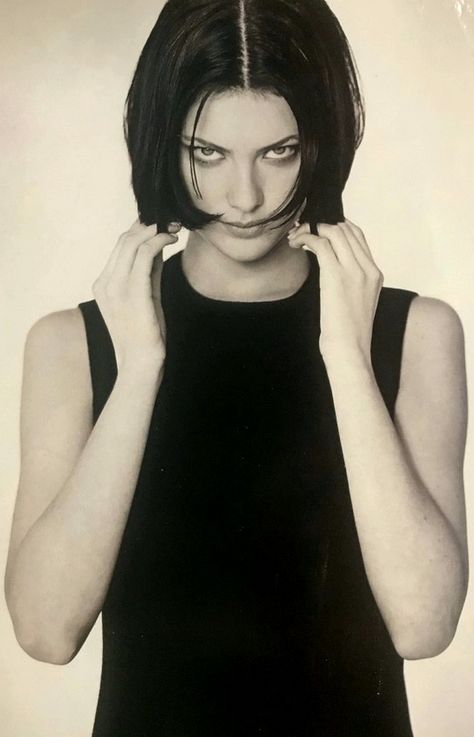 Shalom Harlow Modeling Pictures, Canada Pictures, Shalom Harlow, 90s Models, Fashion Magazines, Famous Models, Best Model, Iconic Women, Celebrity Pictures