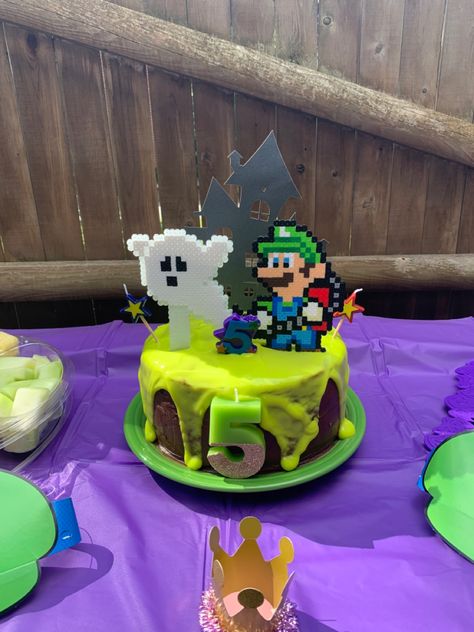 King Boo Cupcakes, Luigi's Mansion Birthday Cake, Luigi Haunted Mansion Cake, Luigi Haunted Mansion Party, Luigis Mansion 3 Party, Luigi Mansion Cake, Luigi’s Mansion Birthday Party, Luigi Mansion Party Ideas, Haunted Mansion Cake